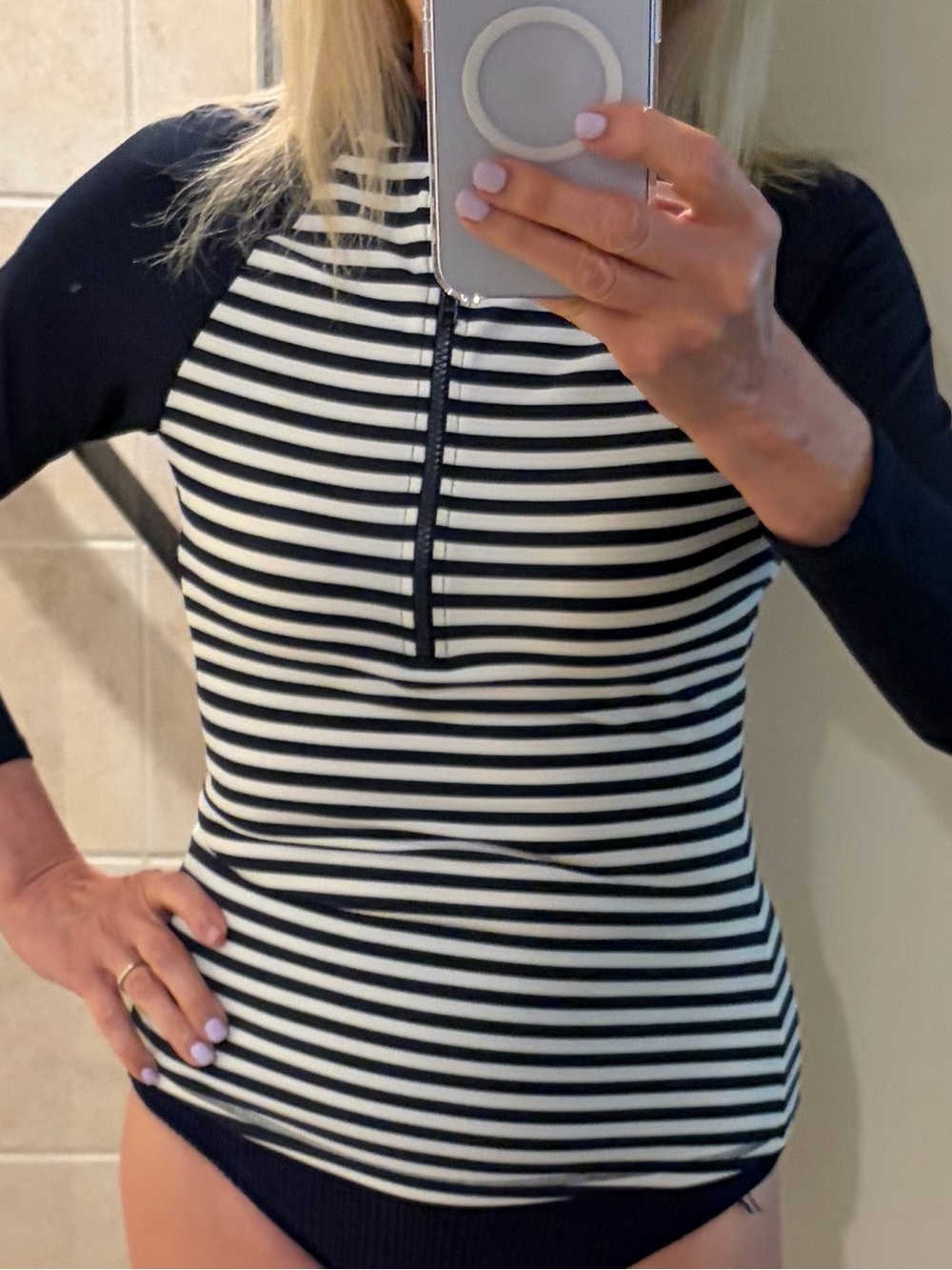 Boden Women Rash Guard Swim shirt US 6 (fits like 4) Navy/White Raglan Zip Front